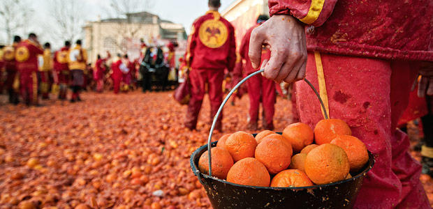 carnevale di ivrea, la battaglia delle arance